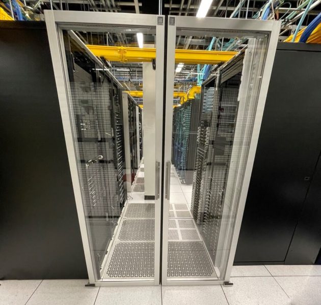 Polargy Aisle Containment Solution Dual Sliding Door image